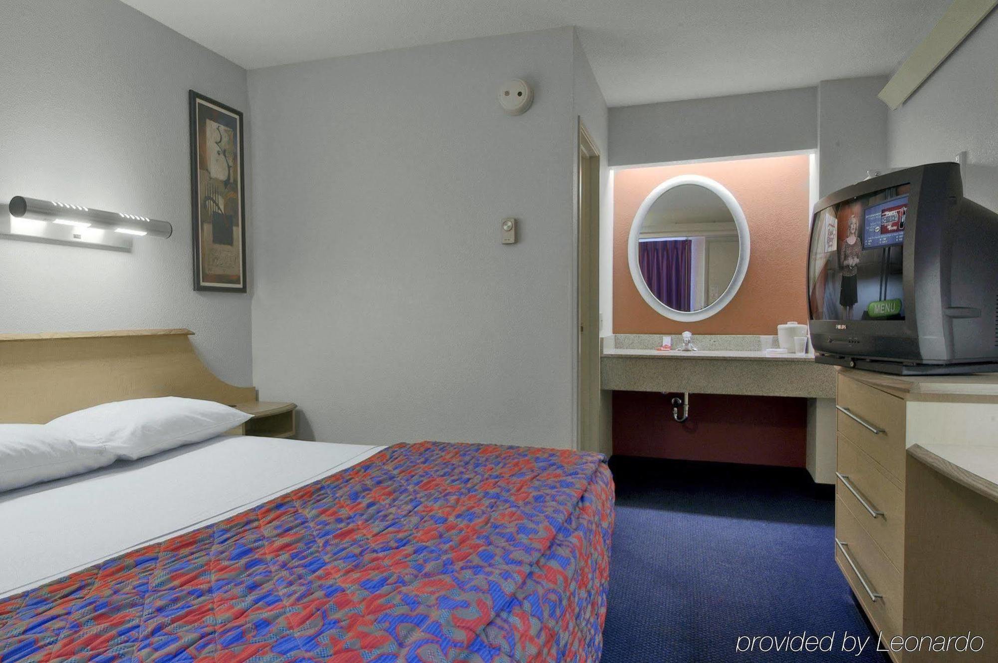 Super 8 By Wyndham Deerfield - Northbrook Hotel Kamer foto