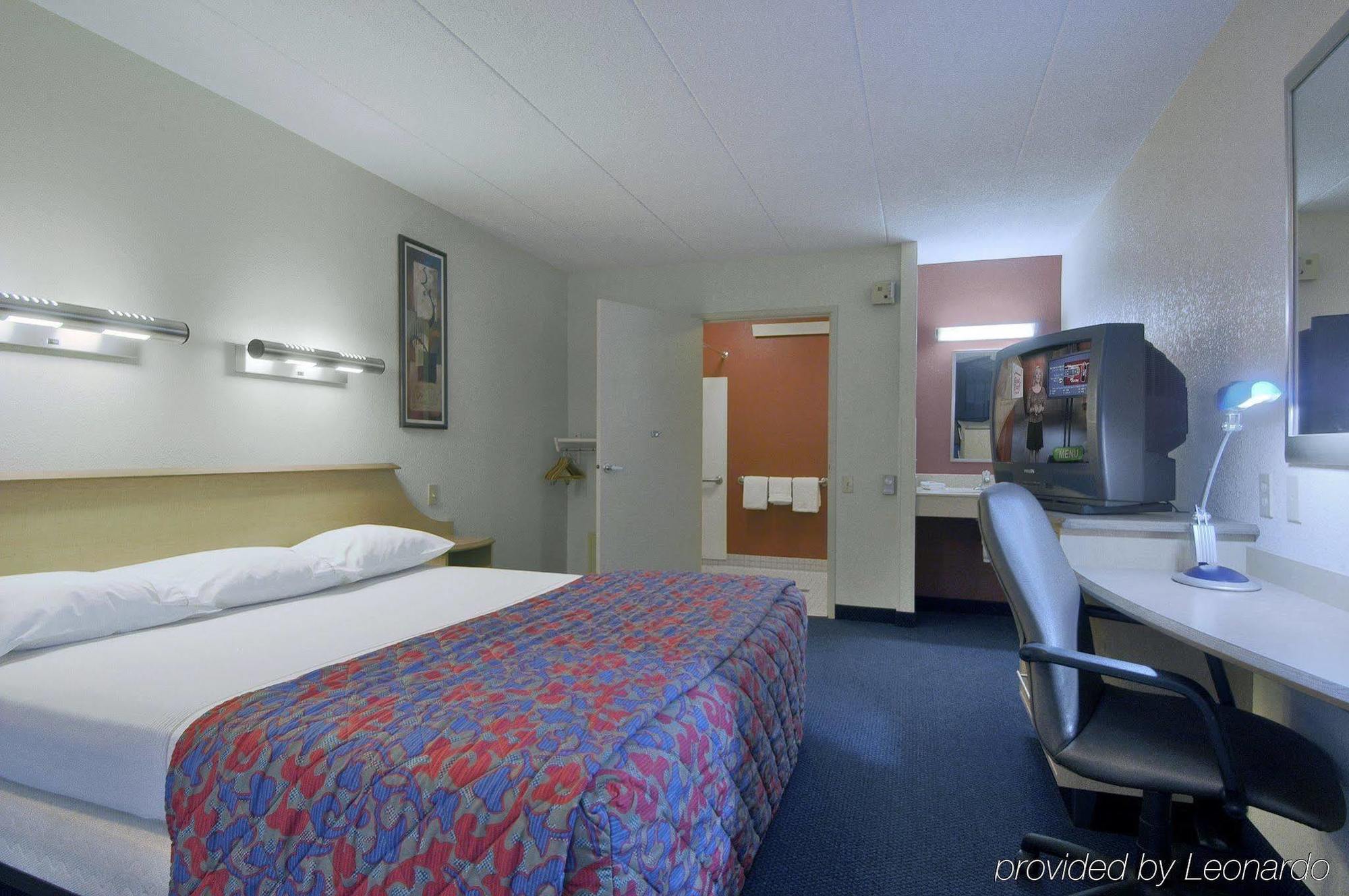 Super 8 By Wyndham Deerfield - Northbrook Hotel Buitenkant foto